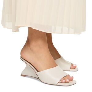 NWOB Aldo Women's Fiala Square-toe Sculpted Heel Sandals. Size 8.5. MSRP $98